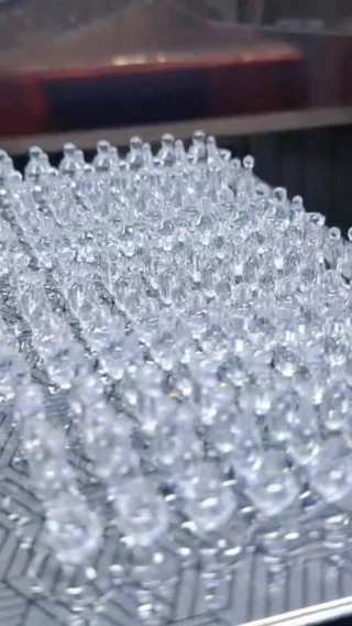 Produção de pequenas peças transparentes impressas em resina