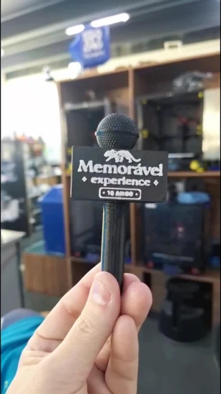Microfone personalizado em impressão 3D para o evento Memorável Experience